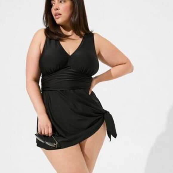 Torrid Wireless Short Asymmetrical Swim Dress With Brief Size 2 - Picture 1 of 5